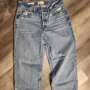 Universal Thread Mid Rise 90's Baggy Distressed Womens Size 8 Jeans